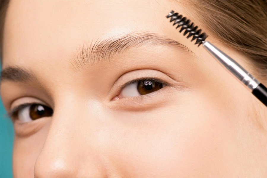 How to Make Your Eyebrows Look Natural: A Complete Guide